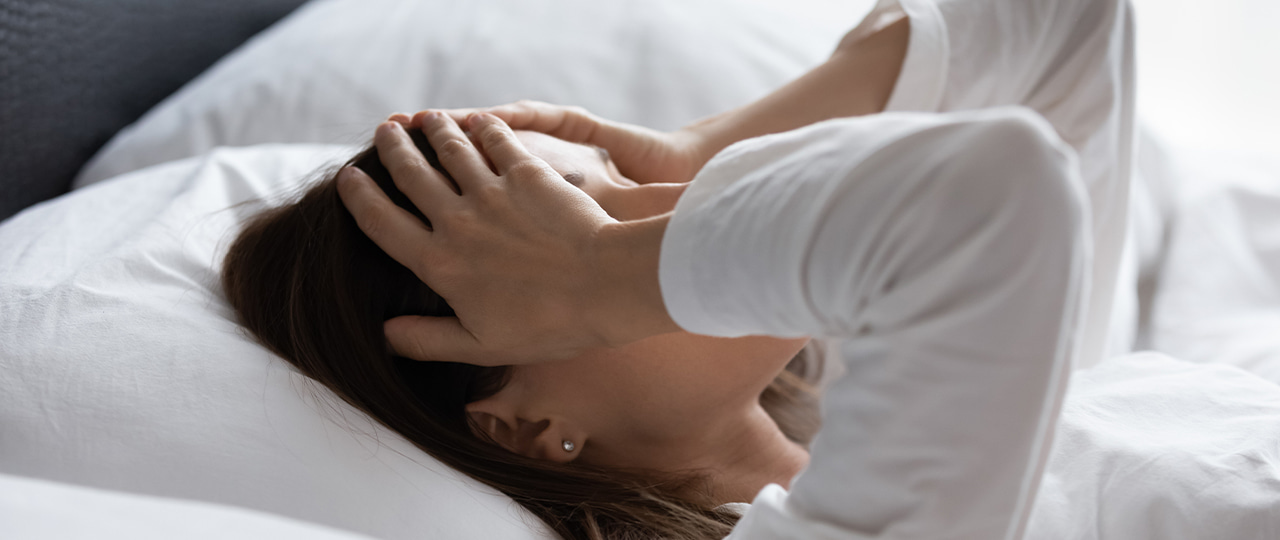 Kenali Penyebab Sakit Kepala saat Menstruasi dan Cara Mengatasinya
