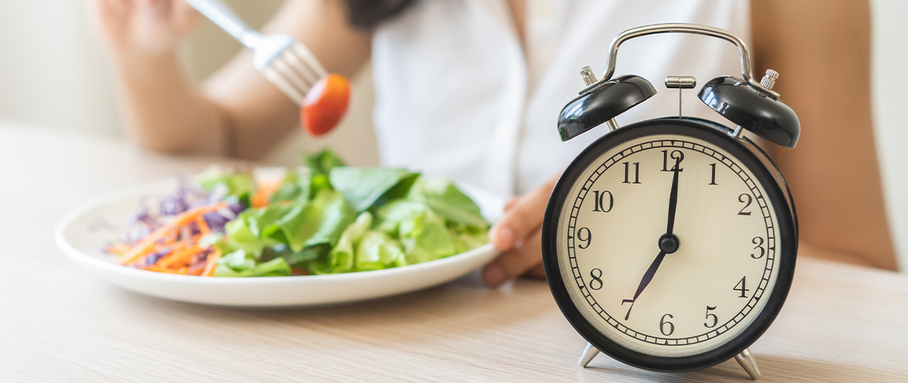 Amankah Melakukan Intermittent Fasting saat Menstruasi?