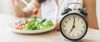 Amankah Melakukan Intermittent Fasting saat Menstruasi?