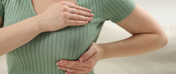 Nyeri Payudara Menjelang dan saat Menstruasi, Kenapa Ya?